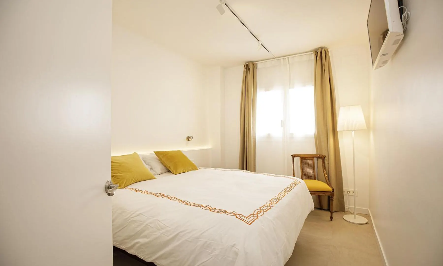 Apartamento De Tres Habitaciones En 赫罗纳 0*,